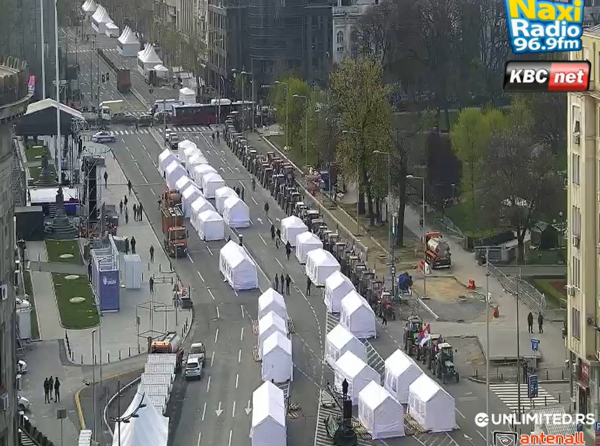 Kétszáz méter hosszú zászlót feszít ki pénteken Aleksandar Vučić