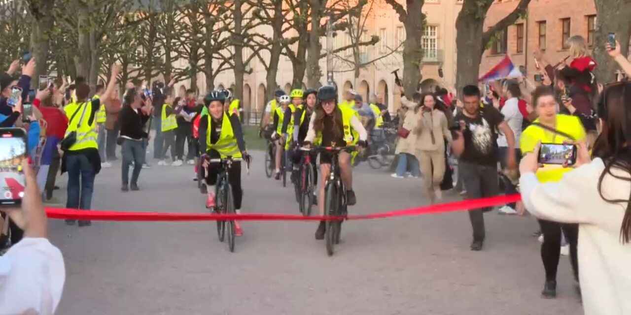 Karlsruhéba értek a bicikliző szerbiai egyetemisták