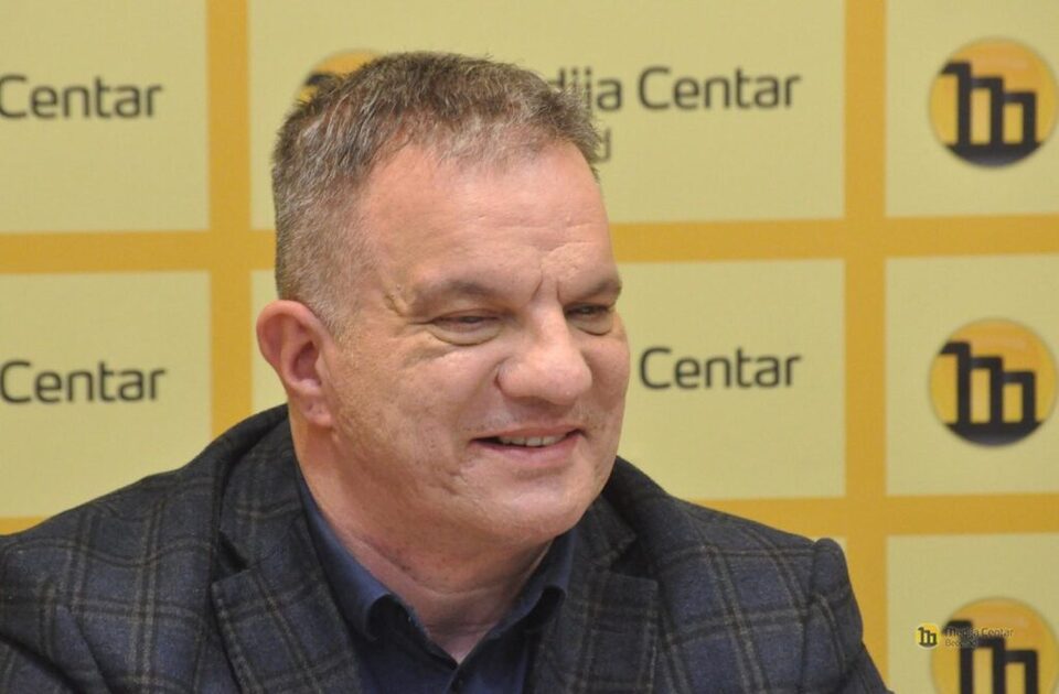 Inkompetens politikai elit