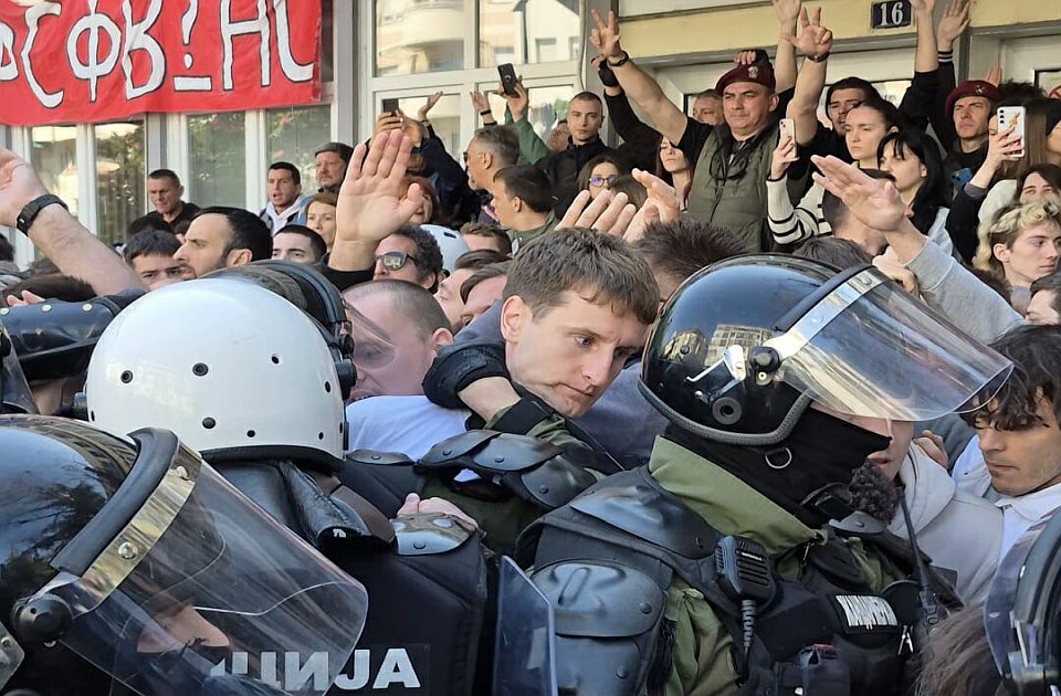 Aggasztó, hogy a rendőri brutalitás után a bulvársajtó személyes adatokat tett közzé