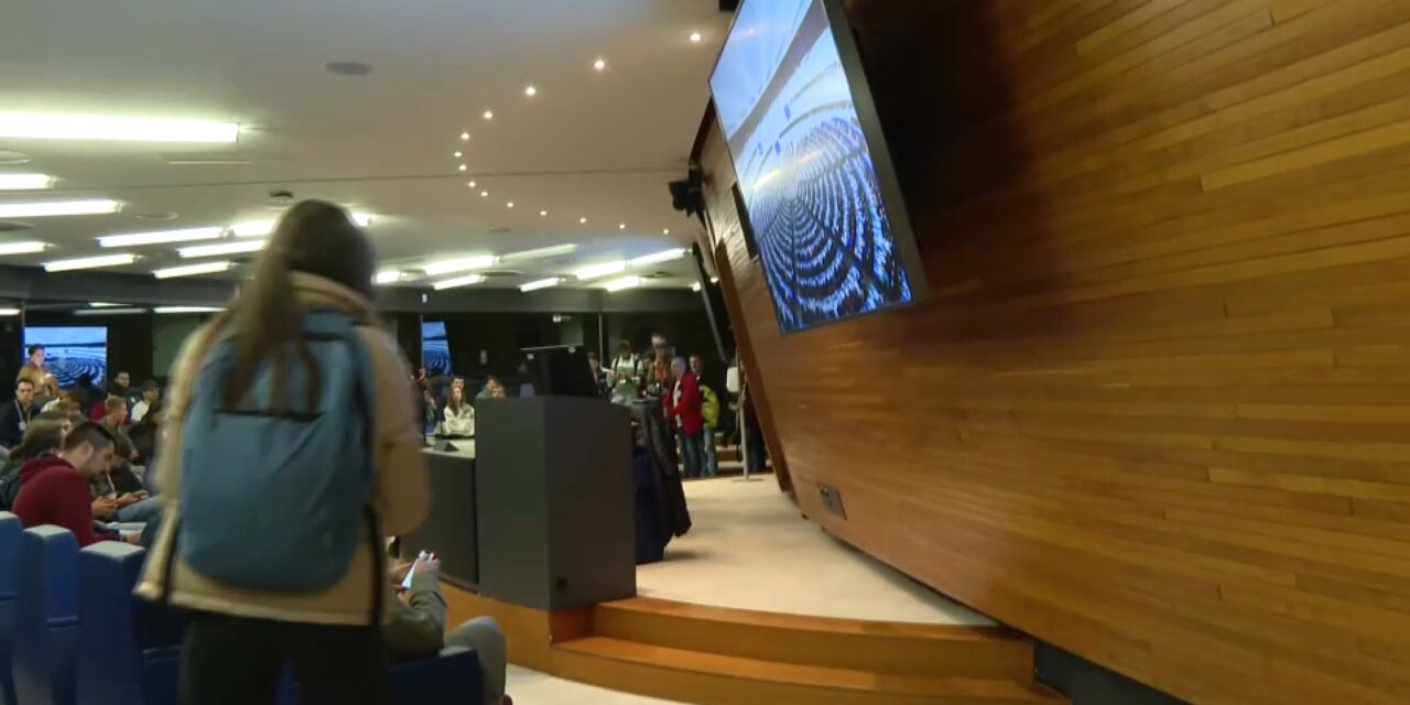 Legalább három percben beszélni fognak a szerbiai helyzetről az Európai Parlamentben