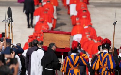 A Szent Péter-bazilikába viszik a felravatalozott Ferenc pápát