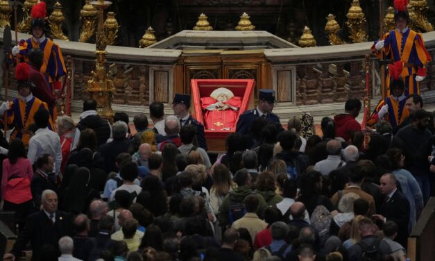 Politikai befolyástól tartanak a Vatikánban