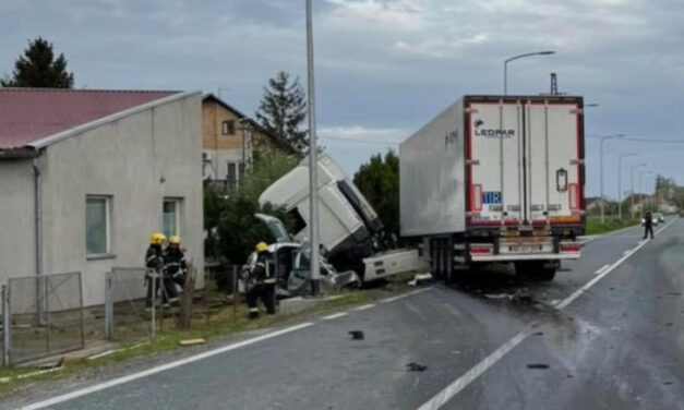 Ketten is meghaltak a balesetben