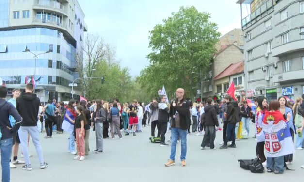 Újvidéken a középiskolások tüntetnek