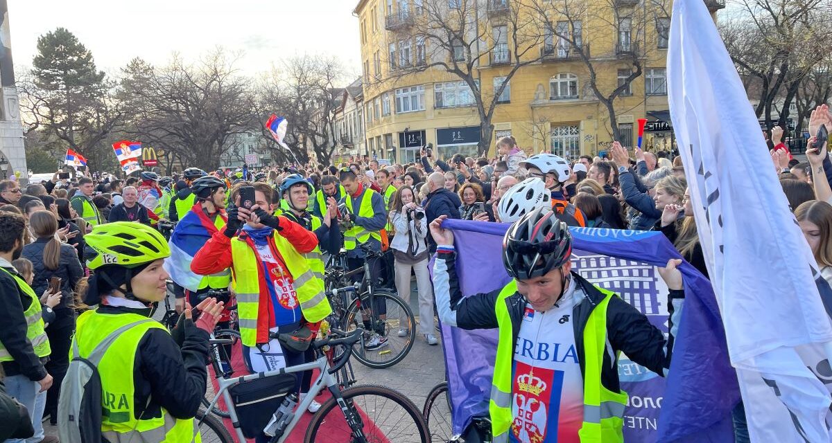 Így fogadta Szabadka a Strasbourgig kerékpározó egyetemistákat