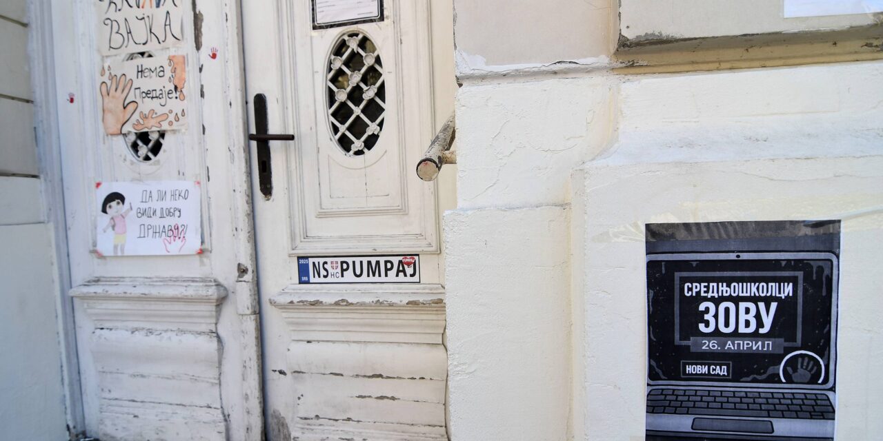 Elindultak gyalog az újvidéki tüntetésre a belgrádi középiskolások