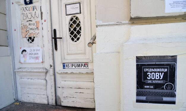 Elindultak gyalog az újvidéki tüntetésre a belgrádi középiskolások