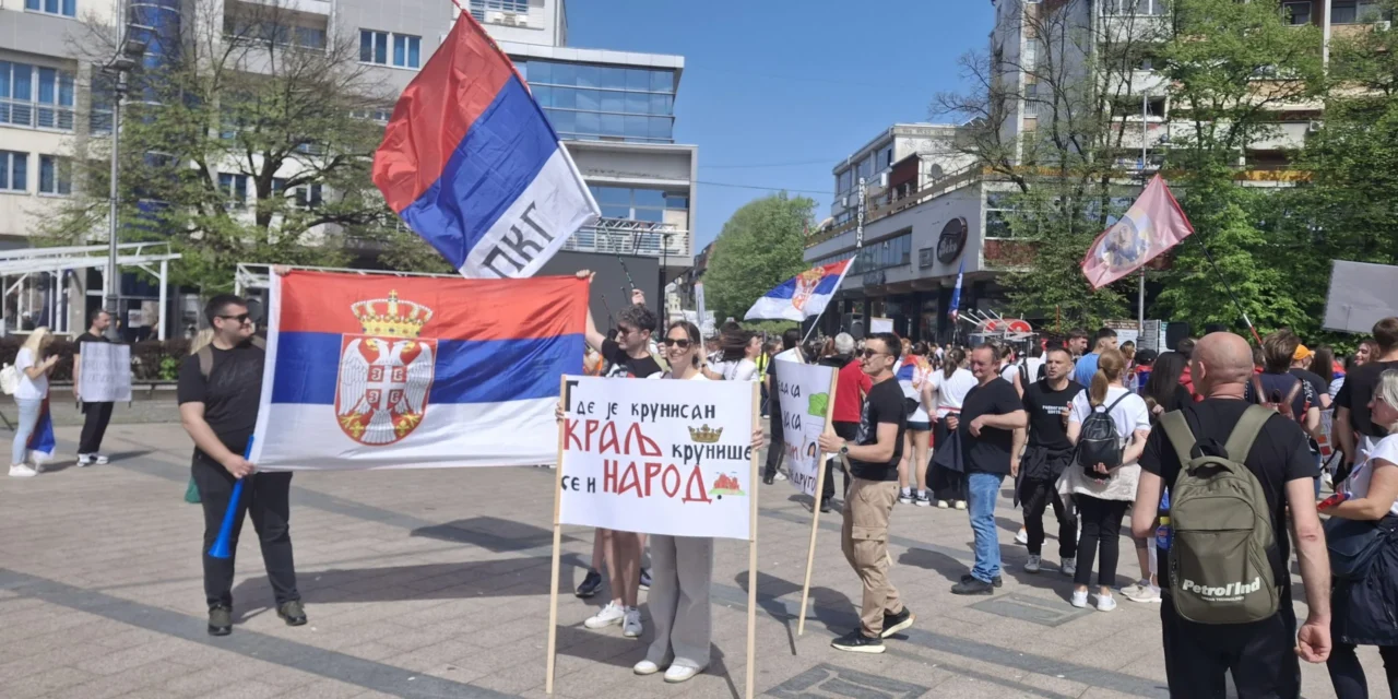 Kraljevóban 16 órás blokádot tartanak a tüntetők