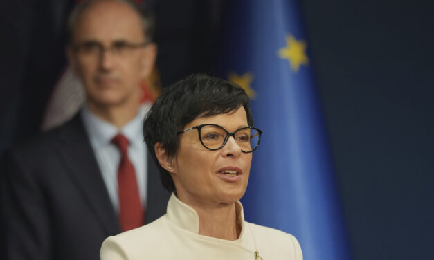 Kos: Semmit sem valósított meg a reformokból a szerb hatalom december óta