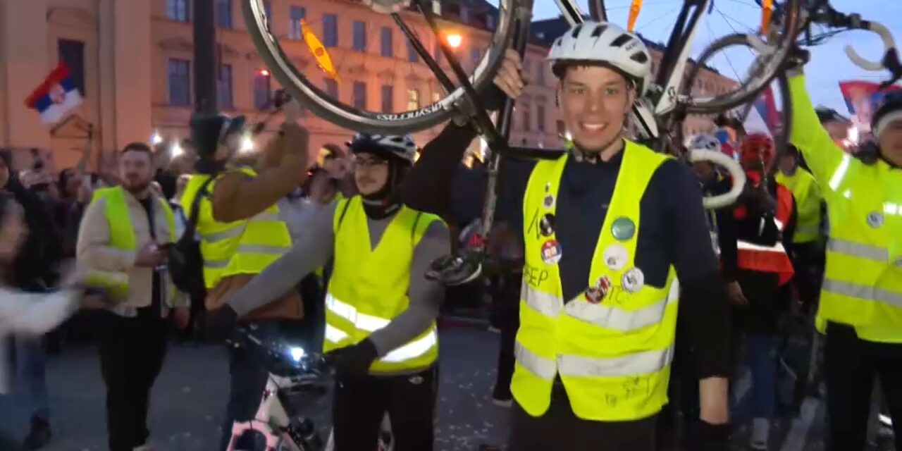 Megérkeztek Münchenbe a bicikliző egyetemisták