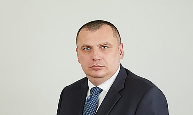 Vesić ügyvédje baseballütővel rontott a rendőrökre