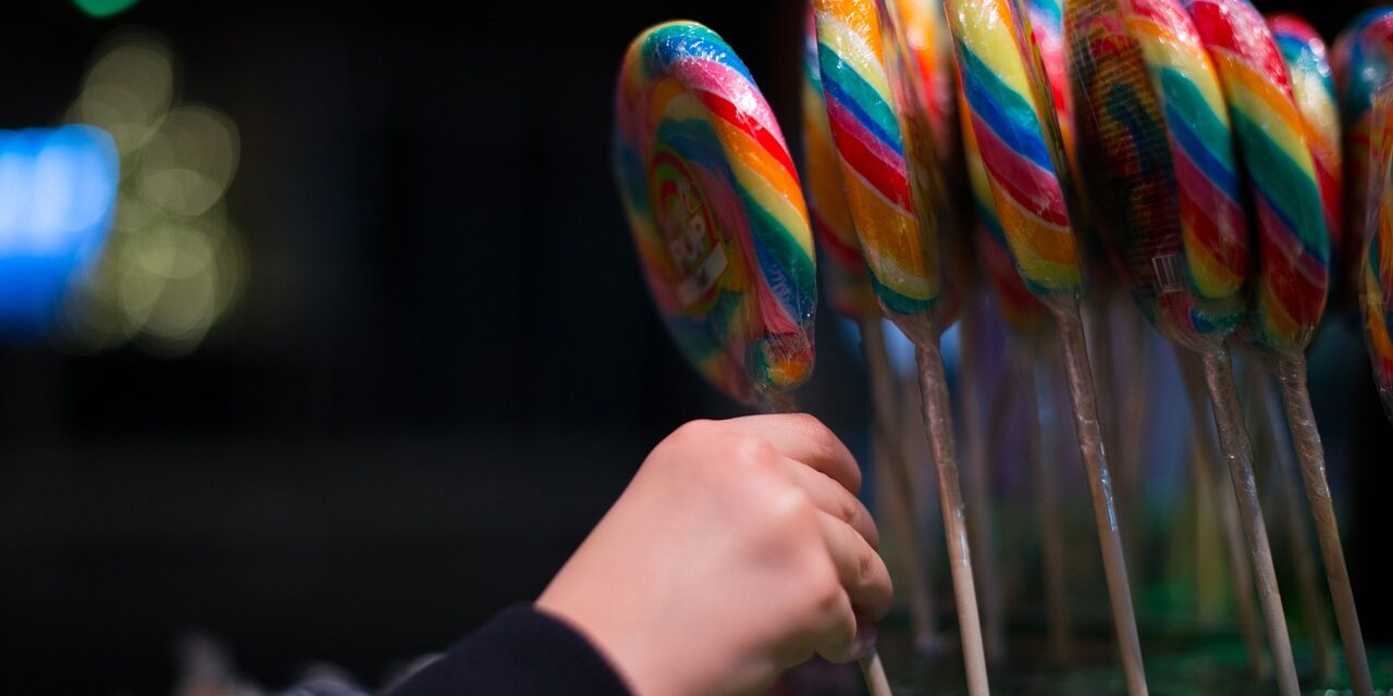 Vučić aláírásával ellátott nyalókát kaptak a zombori óvodások