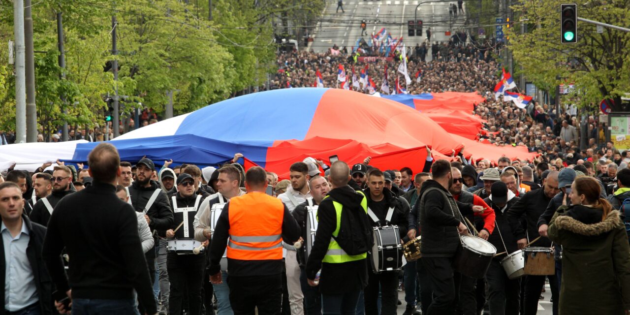 Zászlót bontott az új mozgalom Belgrádban