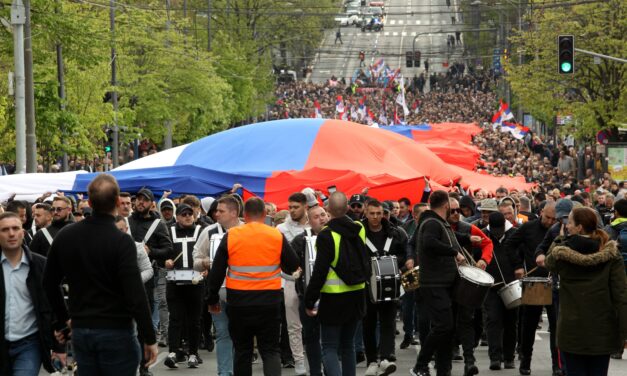 Zászlót bontott az új mozgalom Belgrádban