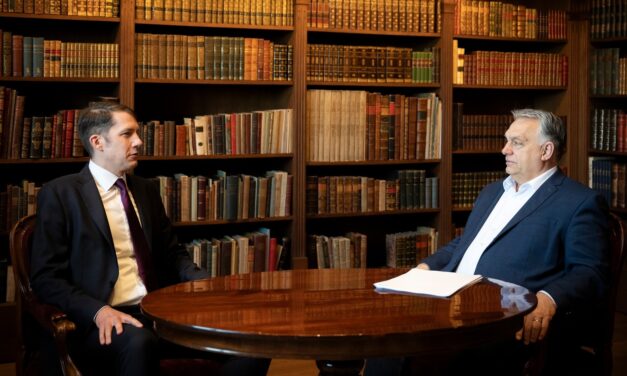 Bozóki: A hatalmi elit nem szolgálni, hanem legyőzni akarja a népet!