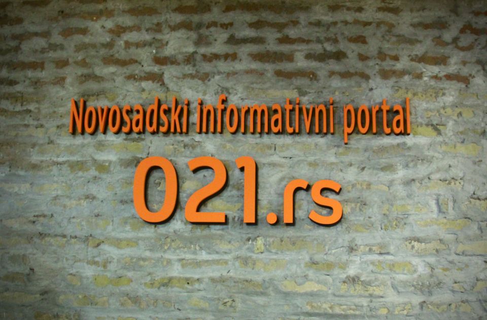 Megtámadták a 021.rs hírportál főszerkesztő-helyettesét