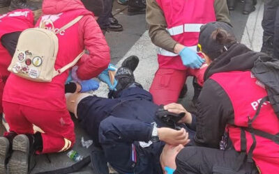 Orvostanhallgatók látták el a sérült rendőrt