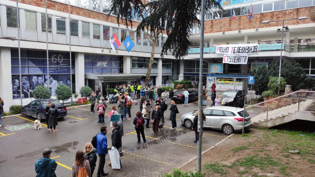 Továbbra is blokád alatt a Szerbiai Rádió és Televízió