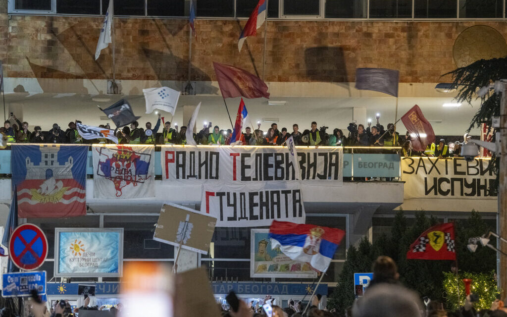 A köztévé bojkottjára szólítottak fel az egyetemisták