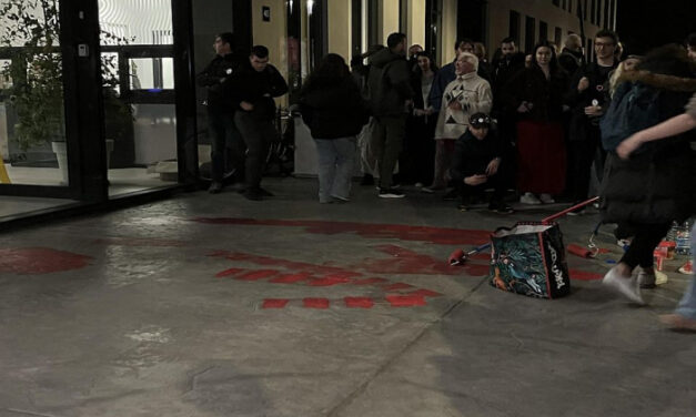 Csendőrök szorították vissza az egyetemistákat a Vajdasági Rádió és Televíziónál