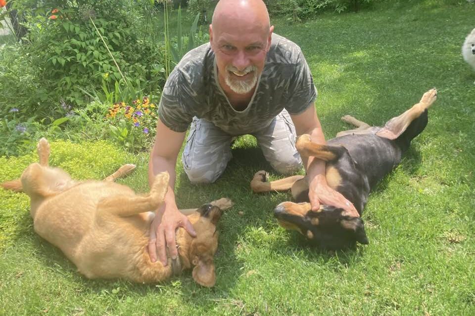 <span class="entry-title-primary">„Mindig is hittem a játék mágiájában”</span> <span class="entry-subtitle">Az újvidéki származású Szőke Zoltán Vajdaságban vendégszerepelt a budapesti Pódium Színház társulatával</span>