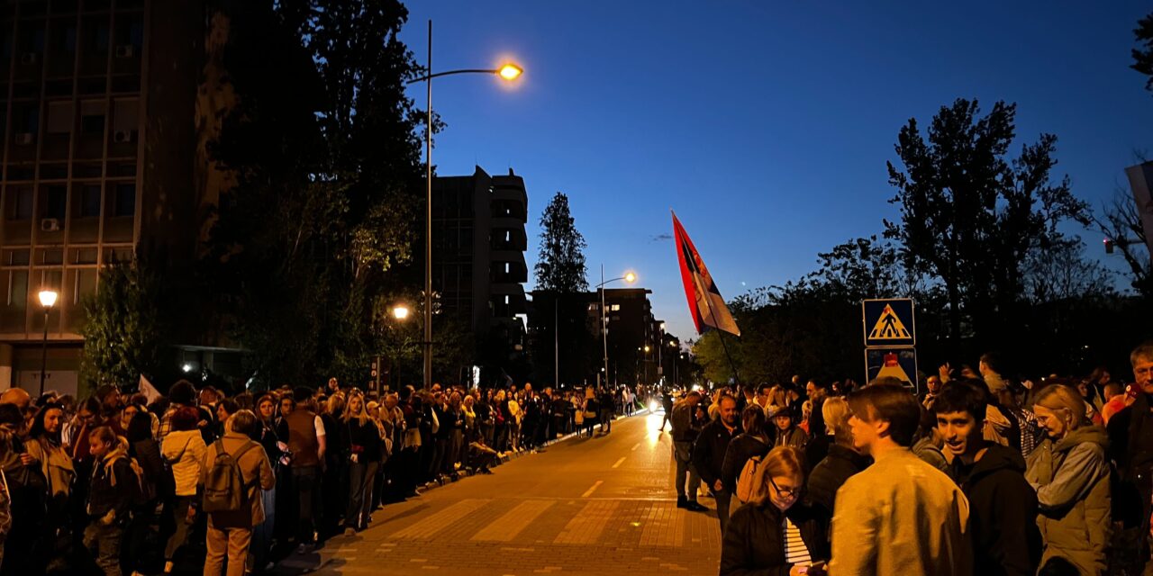 Így várják Újvidéken a Strasbourgig kerékpározó egyetemistákat