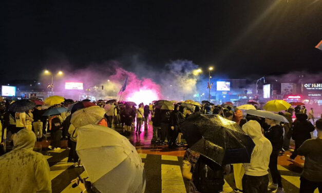 Szakadó esőben értek oda Újvidékre a gyalogló középiskolások