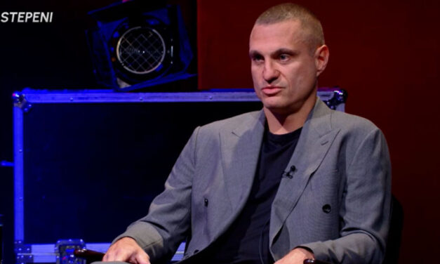 A Manchester United legendája is beállt az egyetemisták mögé