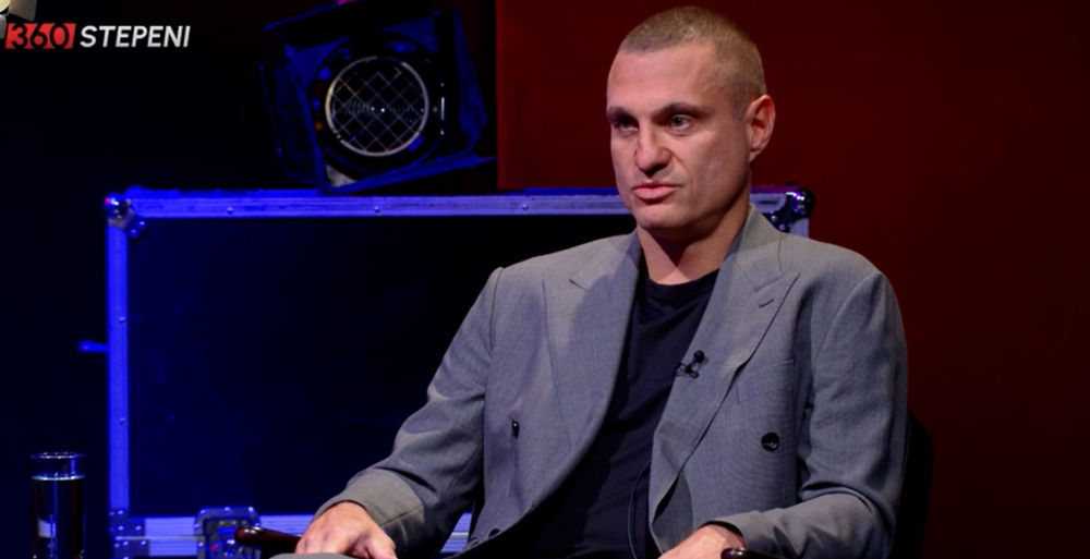 A Manchester United legendája is beállt az egyetemisták mögé