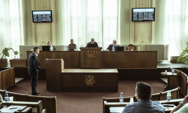 Az ülés és az Elgasnak jóváhagyott 40 millió dinár megsemmisítését is kéri az ellenzék