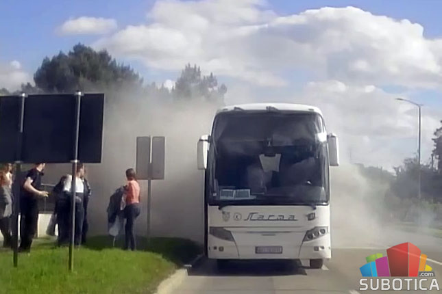 Szabadkán gyulladt ki a Lasta autóbusza (Videóval)