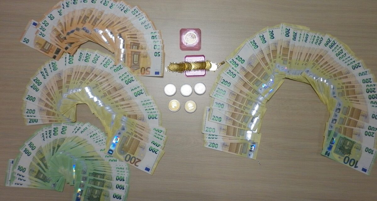 Rengeteg devizát és aranyat foglaltak le a vámosok (Fotók)