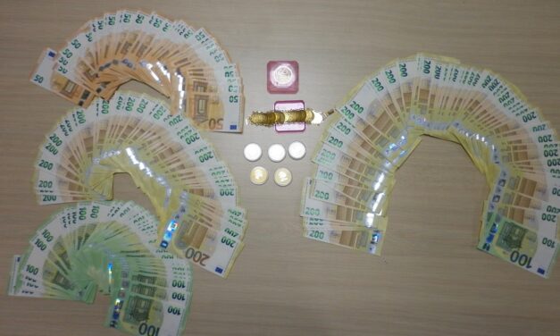 Rengeteg devizát és aranyat foglaltak le a vámosok (Fotók)