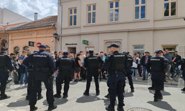 Kellemetlen fogadtatásban részesült a miniszterelnök első újvidéki látogatásán