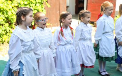 Ünnepi műsor keretében köszöntötte az édesanyákat a VANCSESZ (galériával)