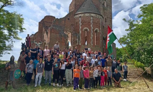 Élő történelemóra volt Aracson