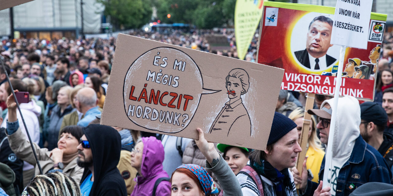 Parázs viták kereszttüzében a magyar átláthatósági törvény