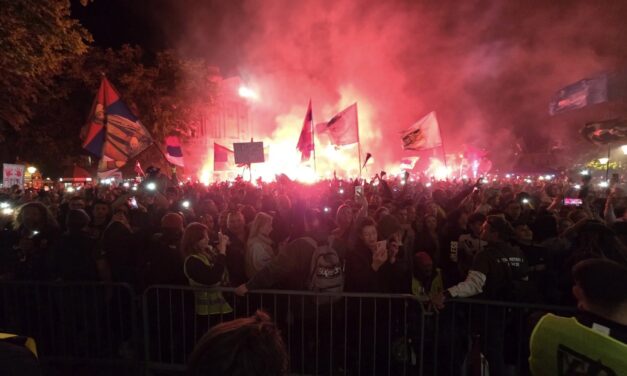 Tűt nem lehetett leejteni Szabadkán az országos tüntetés késő esti óráiban