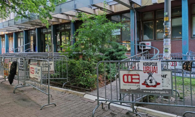 Ideiglenesen feloldották az újvidéki bíróság épületének blokádját