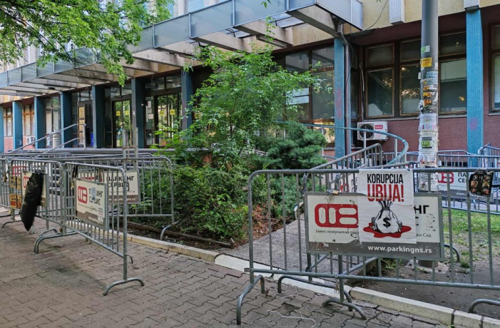 Ideiglenesen feloldották az újvidéki bíróság épületének blokádját