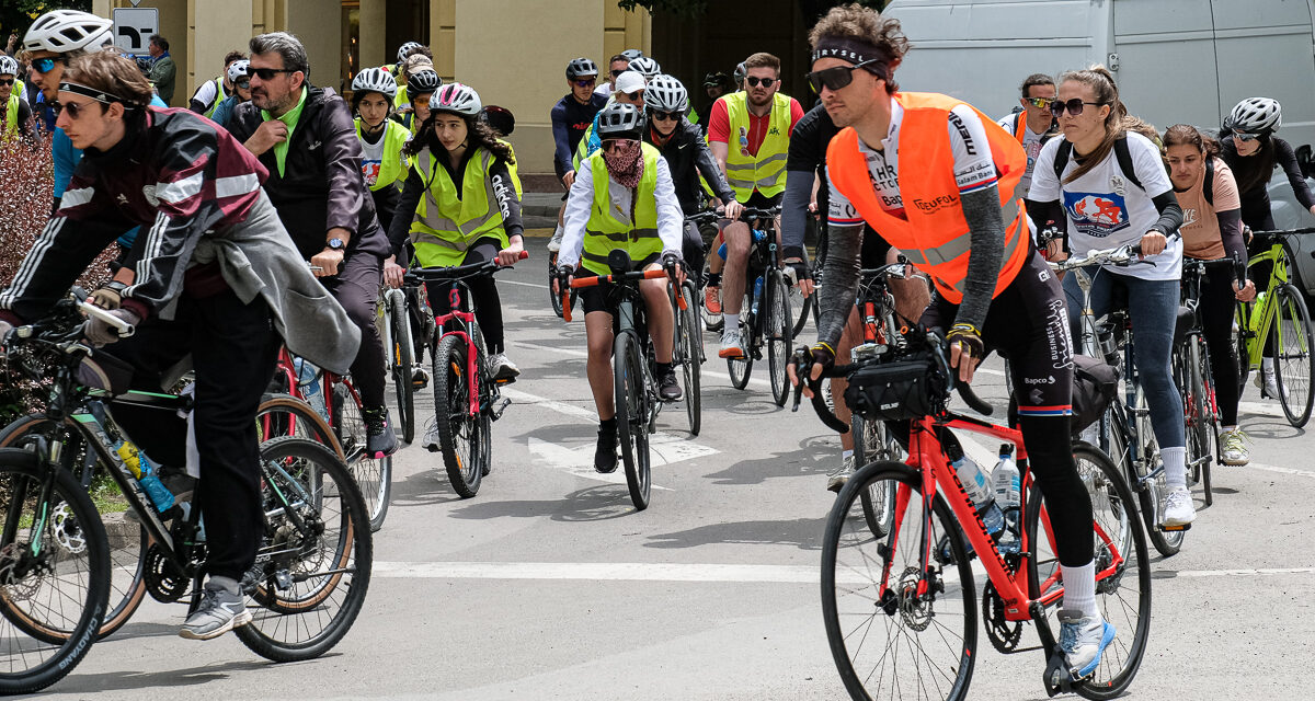 Szabadkára tartanak a Zentán megpihent bringás egyetemisták