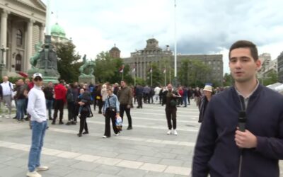 Váratlanul sokan jelentek meg a parlament előtt és a Pionír parkban
