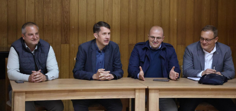 <span class="entry-title-primary">A polgárok gyűlést szerveznek a katasztrofális közbiztonság miatt</span> <span class="entry-subtitle">A VMSZ vezetői a taggyűlésen csak a párttagokat hallgatták meg</span>