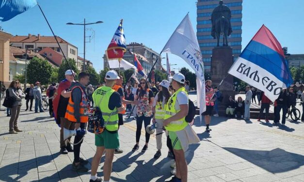 Elindultak Nagybecskerekről Szabadkára az egyetemisták – gyalog