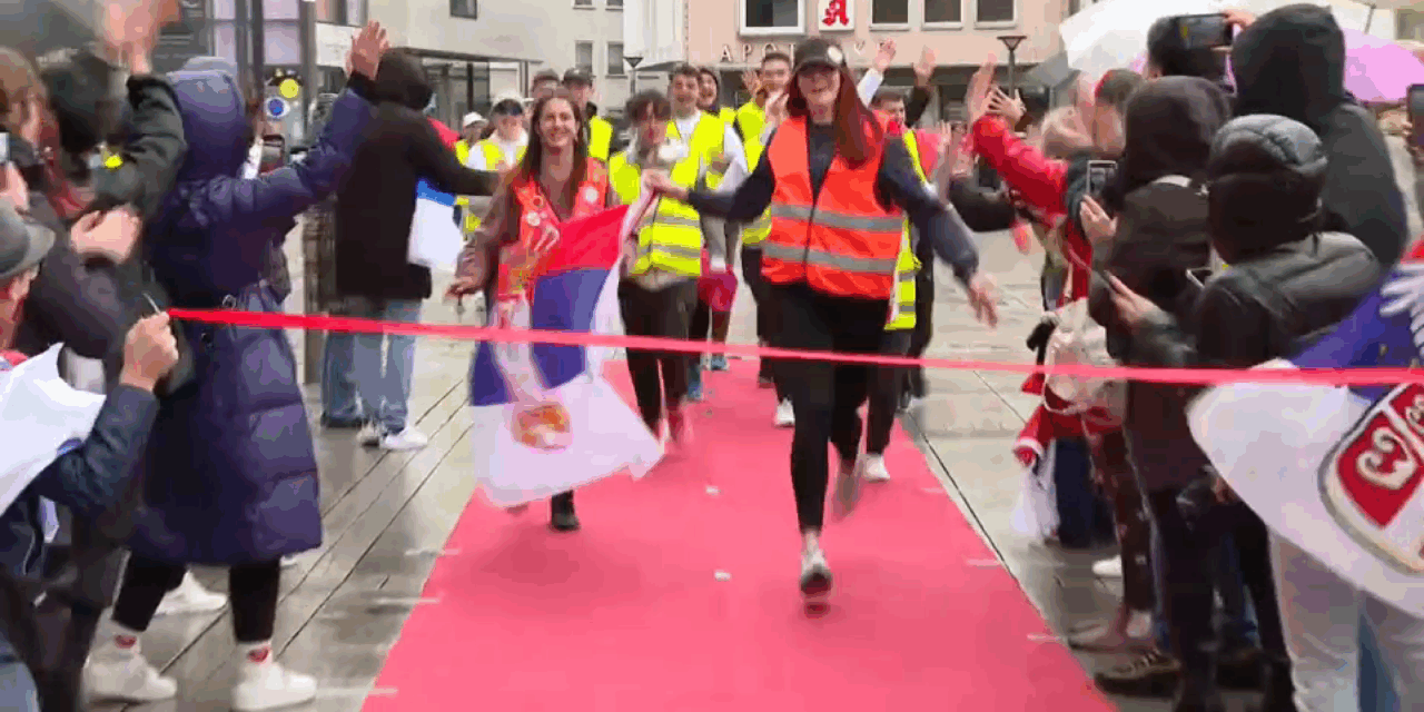 Megérkeztek Ulmba a maratonfutó egyetemisták