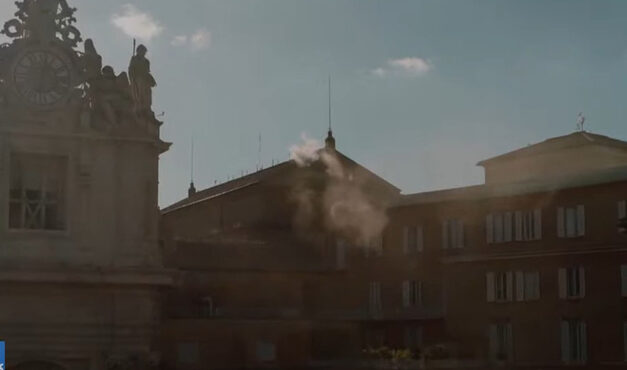 Fehér füst szállt fel a Sixtus-kápolna kéményéből, megvan az új pápa!