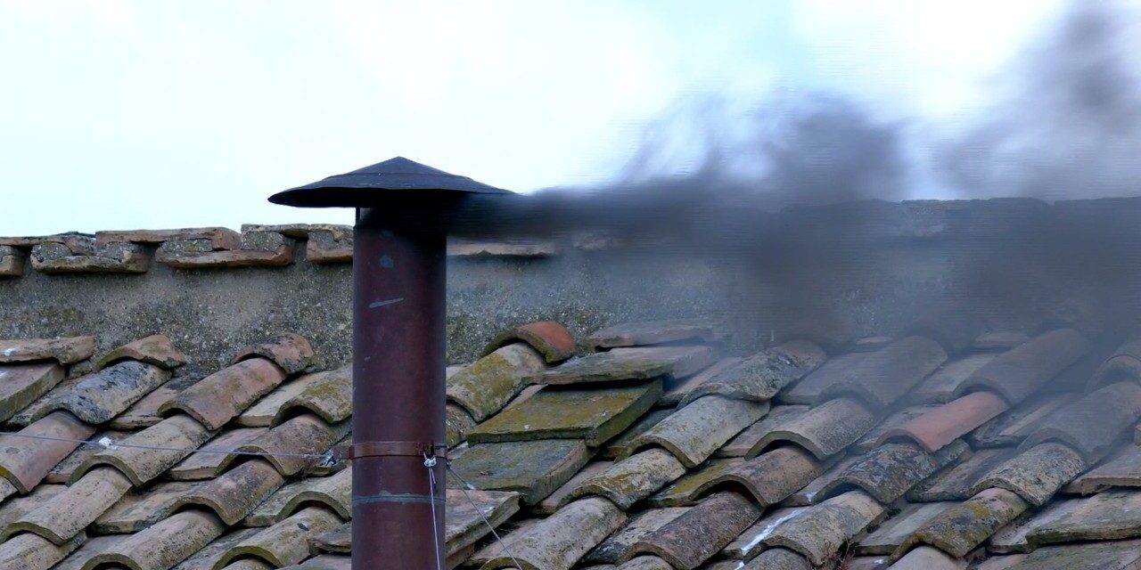 Ismét fekete füst szállt fel a kéményből
