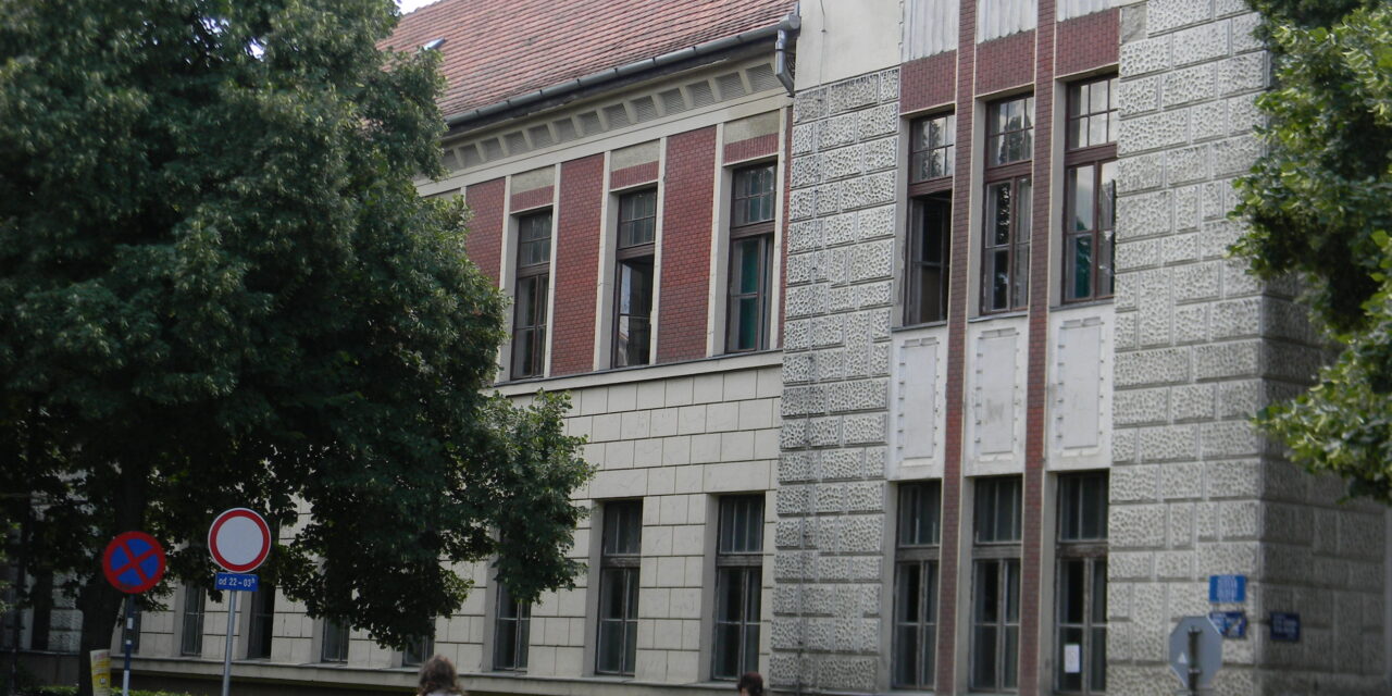 A blokád megszüntetését kéri a polgármester az Óbecsei Gimnáziumban történt incidens miatt