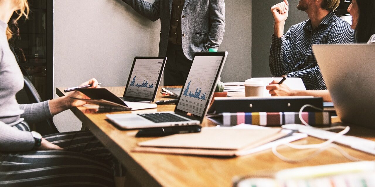 Az alkalmazottak több mint negyede dolgozik a közszférában